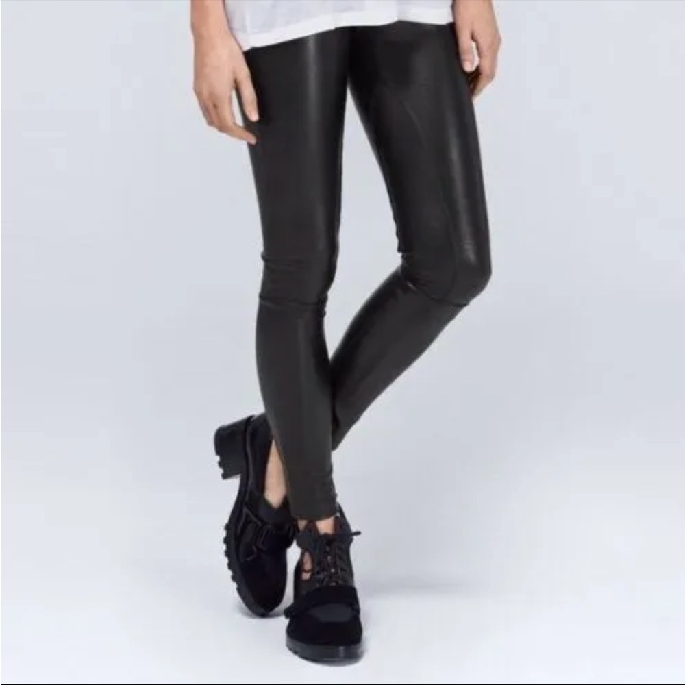 Aritzia Wilfred Free Rebelle leggings pants. Size S. Black